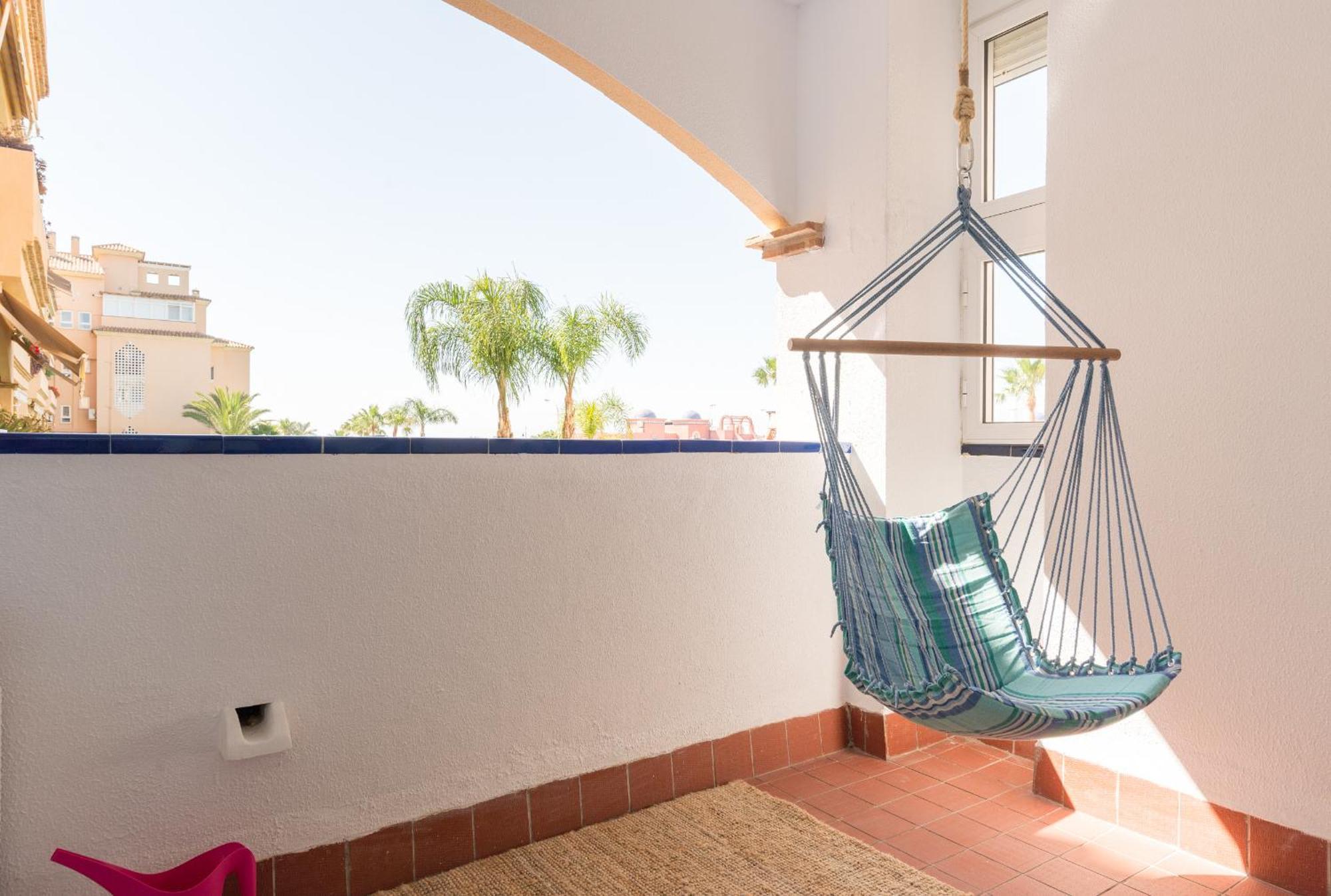 Boho Chic- Beachfront - Free Bikes - Salt Water Pool Appartement