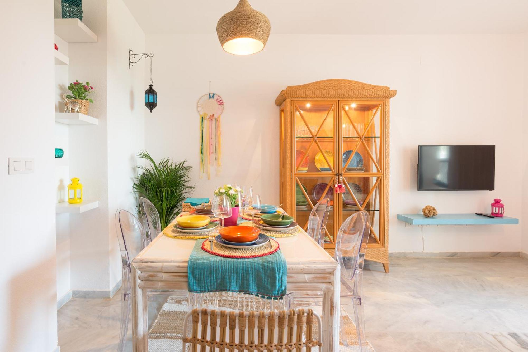 Boho Chic- Beachfront - Free Bikes - Salt Water Pool Appartement