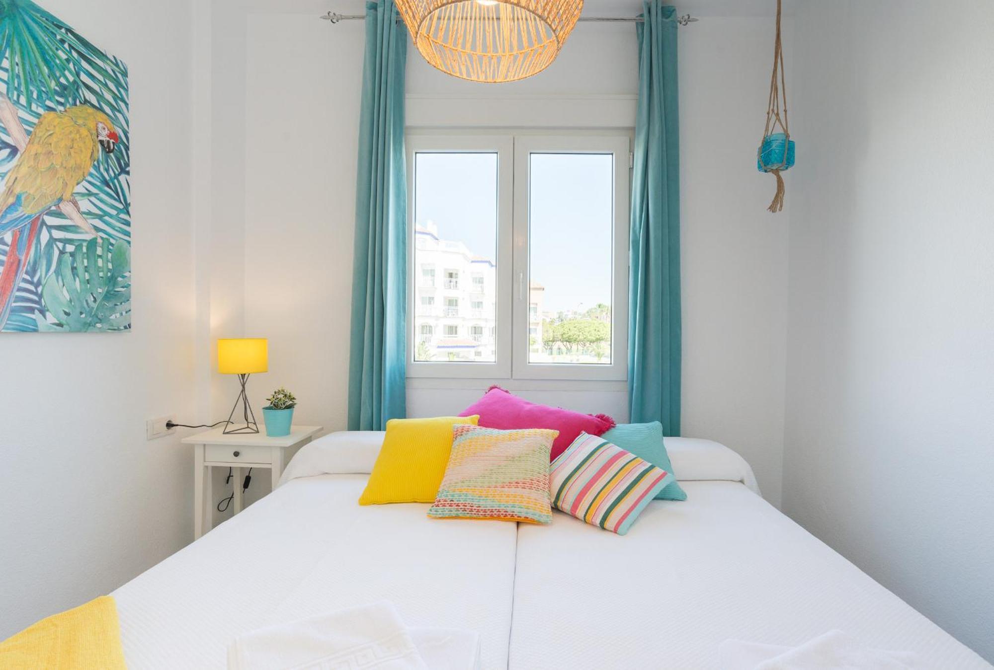 Boho Chic- Beachfront - Free Bikes - Salt Water Pool Appartement *