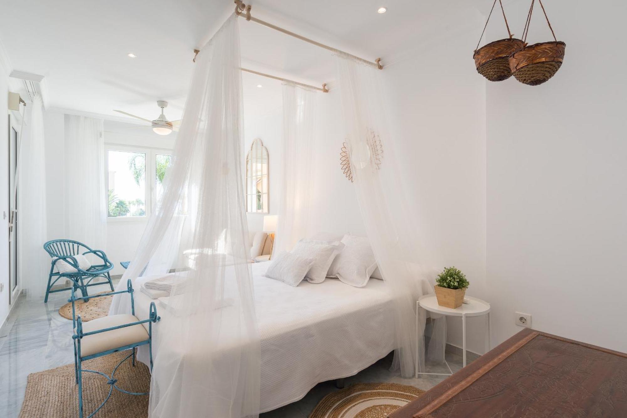 Appartement Boho Chic- Beachfront - Free Bikes - Salt Water Pool