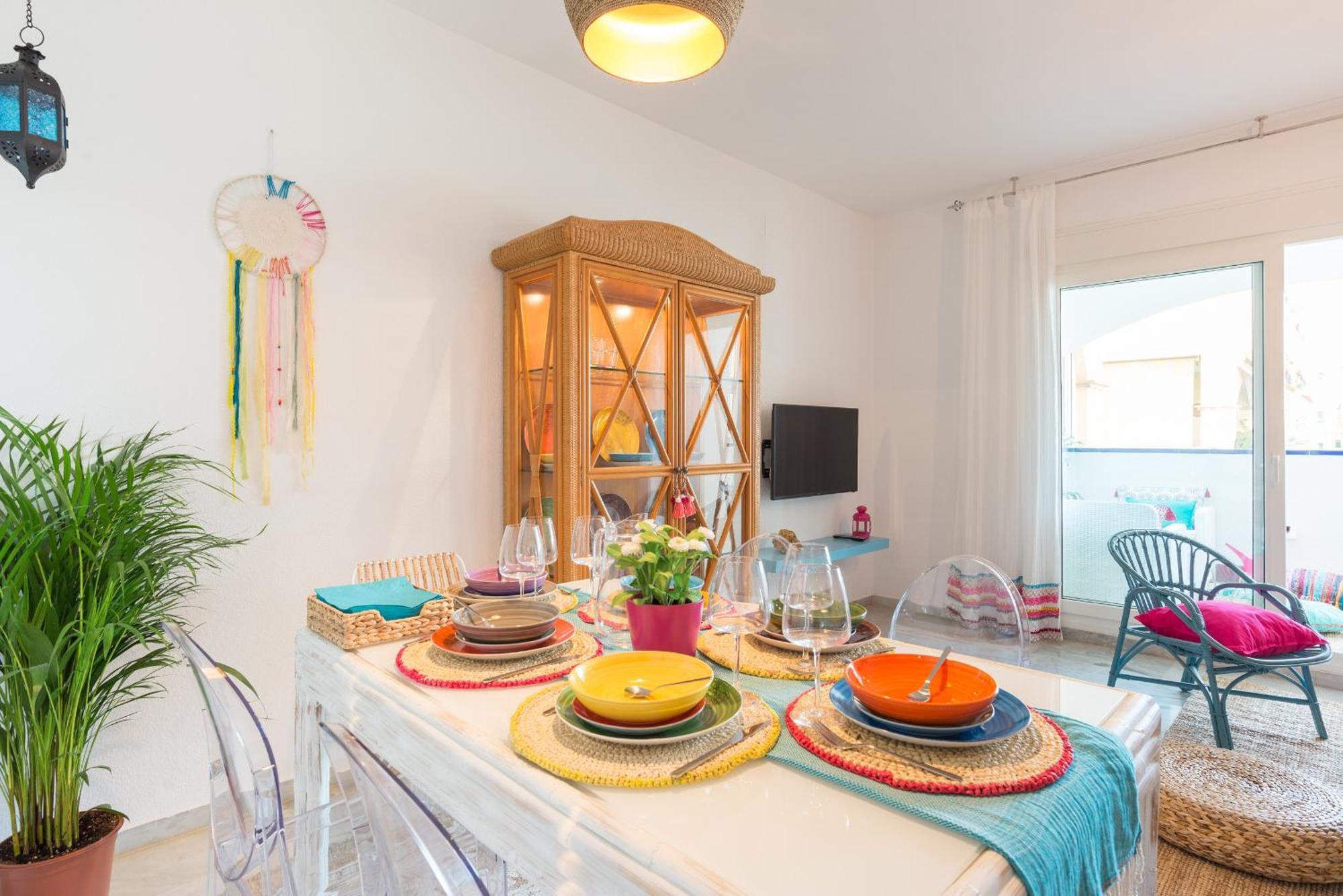 Appartement Boho Chic- Beachfront - Free Bikes - Salt Water Pool *